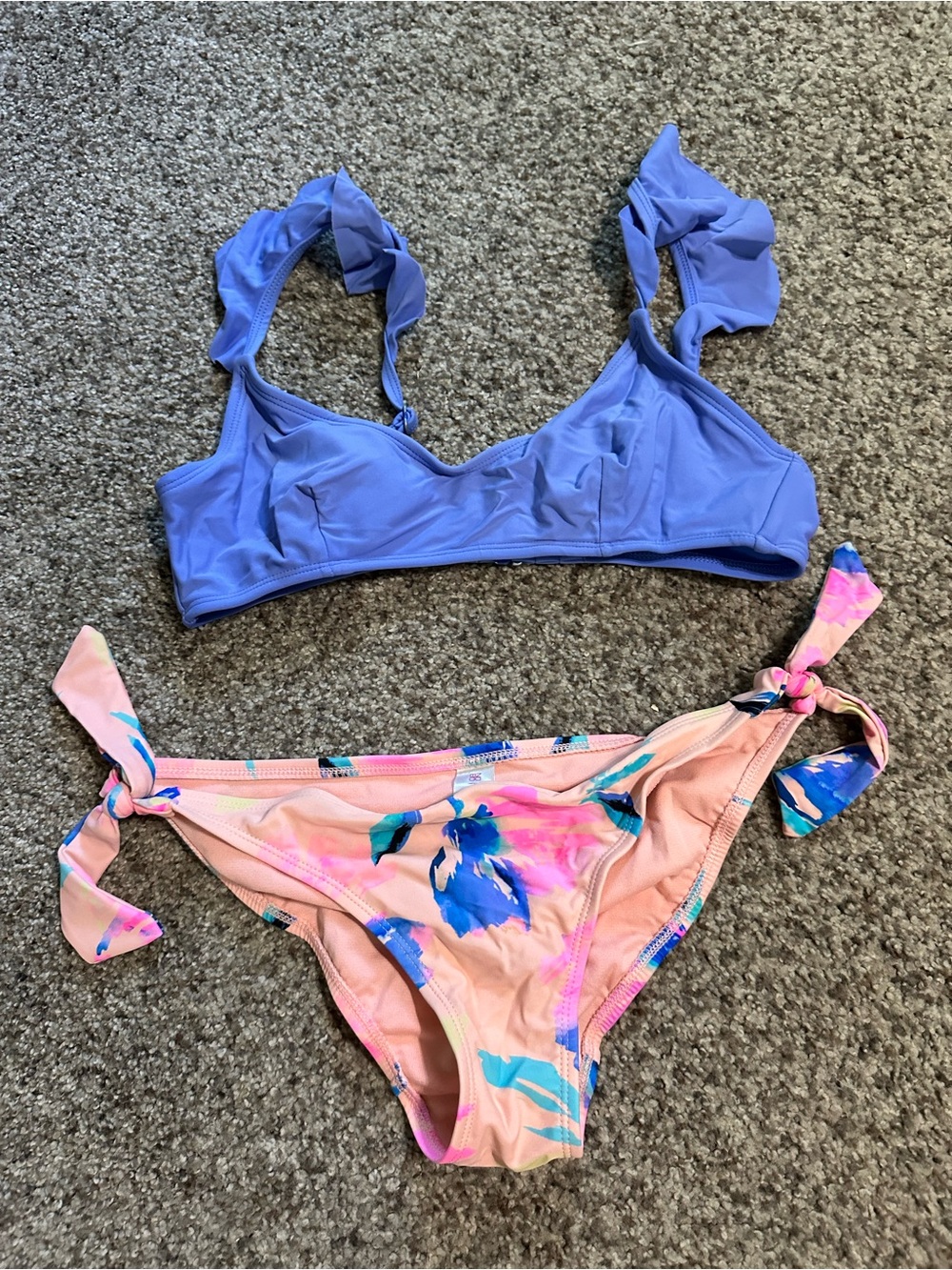 Many different bathing suits - Picture 5 of 7